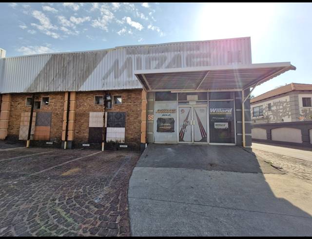 900M² RETAIL TO LET IN BARDENE